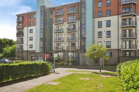 2 bedroom Flat to let in Lochend Park View, Lochend, Edinburgh, EH7