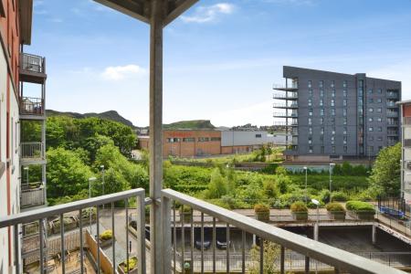 2 bedroom Flat to let in Lochend Park View, Lochend, Edinburgh, EH7