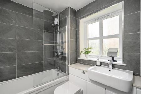 2 bedroom Flat to let in North Werber Place, Fettes, Edinburgh, EH4