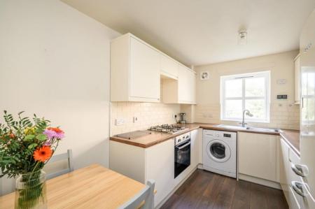 2 bedroom Flat to let in North Werber Place, Fettes, Edinburgh, EH4
