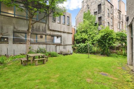 3 bedroom Flat to let in Kirk Street, Edinburgh, EH6