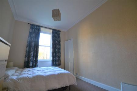 2 bedroom Flat to let in Caledonian Place, Edinburgh, EH11