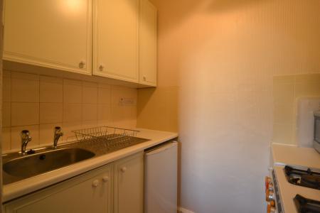2 bedroom Flat to let in Caledonian Place, Edinburgh, EH11