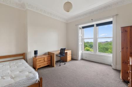 5 bedroom Flat for sale in 21, 4f1, Warrender Park Terrace, Edinburgh, EH9 1EF