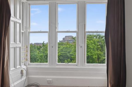 5 bedroom Flat for sale in 21, 4f1, Warrender Park Terrace, Edinburgh, EH9 1EF