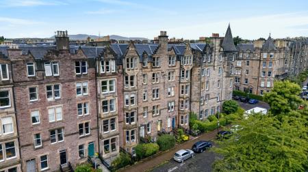 5 bedroom Flat for sale in 21, 4f1, Warrender Park Terrace, Edinburgh, EH9 1EF