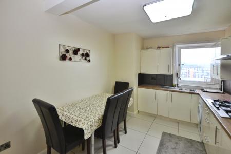 3 bedroom Flat to let in Westfield Court, Gorgie, Edinburgh, EH11