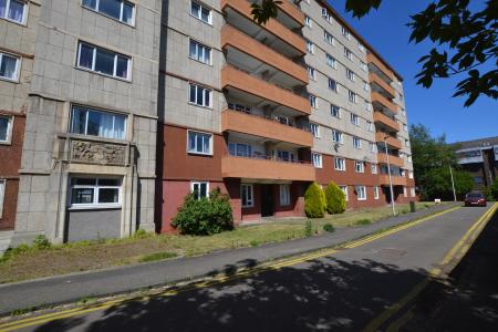 3 bedroom Flat to let in Westfield Court, Gorgie, Edinburgh, EH11