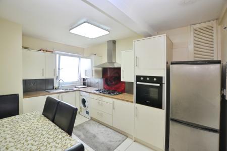 3 bedroom Flat to let in Westfield Court, Gorgie, Edinburgh, EH11