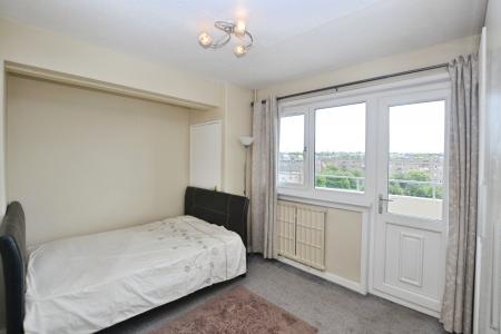 3 bedroom Flat to let in Westfield Court, Gorgie, Edinburgh, EH11