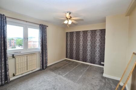 3 bedroom Flat to let in Westfield Court, Gorgie, Edinburgh, EH11
