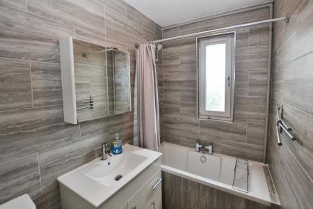 3 bedroom Flat to let in Westfield Court, Gorgie, Edinburgh, EH11