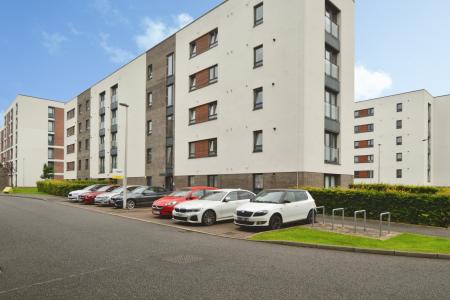 2 bedroom Flat to let in Arneil Drive, Edinburgh, EH5