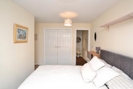 2 bedroom Flat to let in Arneil Drive, Edinburgh, EH5
