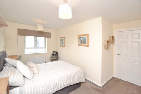 2 bedroom Flat to let in Arneil Drive, Edinburgh, EH5