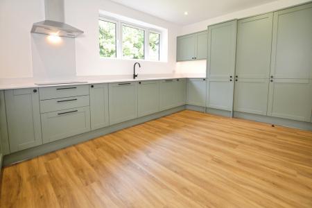 4 bedroom Detached house to let in Riverside Road, South Queensferry, EH30