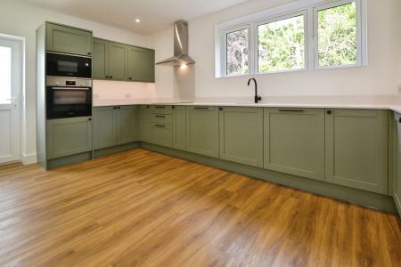 4 bedroom Detached house to let in Riverside Road, South Queensferry, EH30