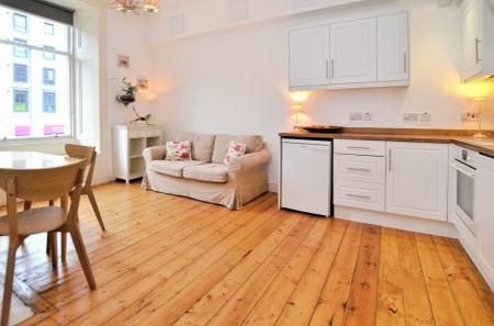 2 bedroom Flat to let in Albert Place, Leith, Edinburgh, EH7