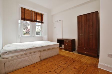 4 bedroom Flat to let in Eyre Place, Edinburgh, EH3