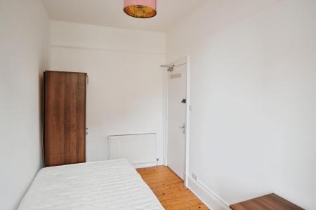 4 bedroom Flat to let in Eyre Place, Edinburgh, EH3