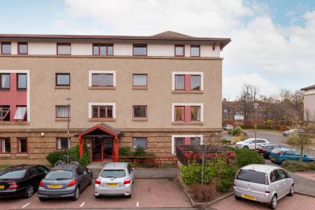 2 bedroom Flat to let in North Werber Place, Edinburgh, EH4