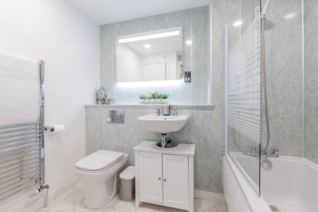 2 bedroom Flat to let in North Werber Place, Edinburgh, EH4