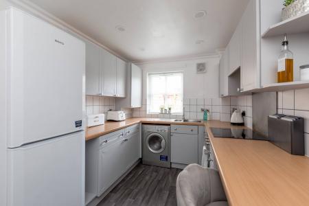 2 bedroom Flat to let in North Werber Place, Edinburgh, EH4