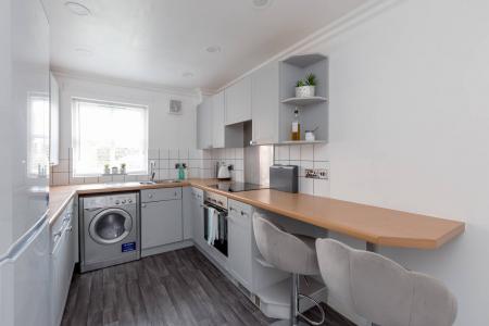 2 bedroom Flat to let in North Werber Place, Edinburgh, EH4