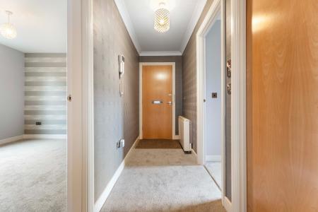 2 bedroom Flat for sale in Ferry Gait Crescent, Silverknowes, Edinburgh, EH4