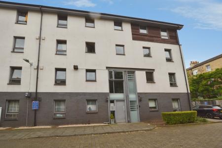 2 bedroom Flat to let in Albert Street, Edinburgh, EH7