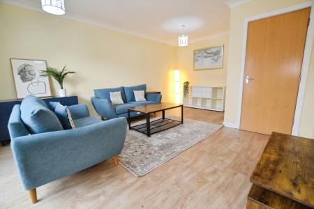2 bedroom Flat to let in Albert Street, Edinburgh, EH7