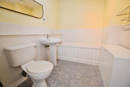 2 bedroom Flat to let in Albert Street, Edinburgh, EH7
