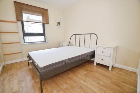 2 bedroom Flat to let in Albert Street, Edinburgh, EH7