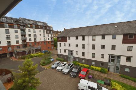 2 bedroom Flat to let in Albert Street, Edinburgh, EH7
