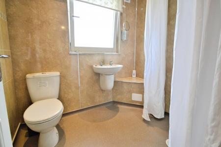 2 bedroom Semi-detached house to let in Findlay Gardens, Edinburgh, EH7