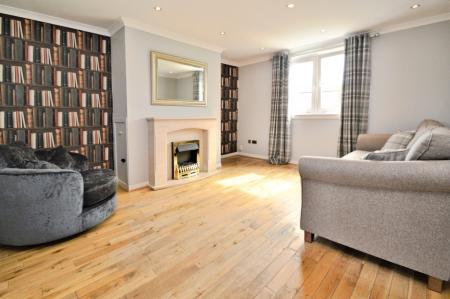 2 bedroom Semi-detached house to let in Findlay Gardens, Edinburgh, EH7