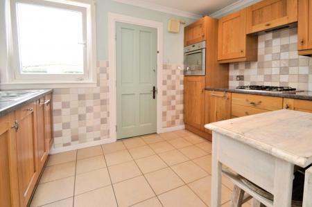 2 bedroom Semi-detached house to let in Findlay Gardens, Edinburgh, EH7