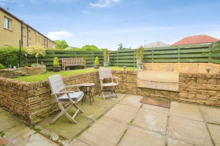2 bedroom Semi-detached house to let in Findlay Gardens, Edinburgh, EH7