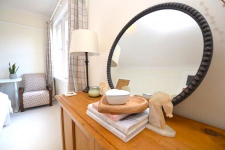 2 bedroom Flat to let in Learmonth Avenue, Comely Bank, Edinburgh, EH4