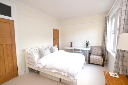2 bedroom Flat to let in Learmonth Avenue, Comely Bank, Edinburgh, EH4