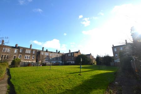 2 bedroom Flat to let in Learmonth Avenue, Comely Bank, Edinburgh, EH4
