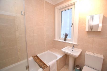 2 bedroom Flat to let in Learmonth Avenue, Comely Bank, Edinburgh, EH4