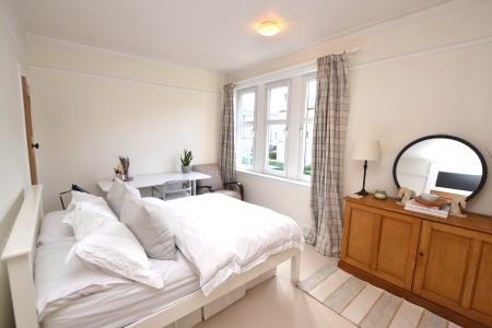 2 bedroom Flat to let in Learmonth Avenue, Comely Bank, Edinburgh, EH4