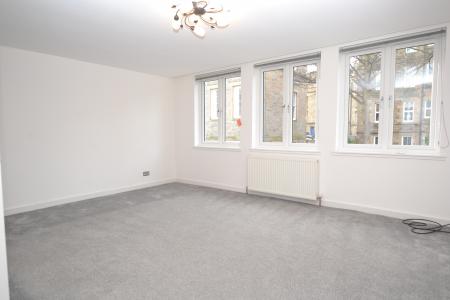 3 bedroom Flat to let in Bedford Court, Edinburgh, EH4