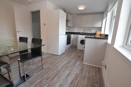 3 bedroom Flat to let in Bedford Court, Edinburgh, EH4