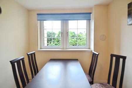3 bedroom Flat to let in Powderhall Brae, Canonmills, Edinburgh, EH7