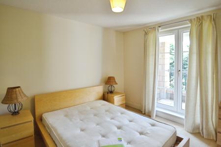 3 bedroom Flat to let in Powderhall Brae, Canonmills, Edinburgh, EH7