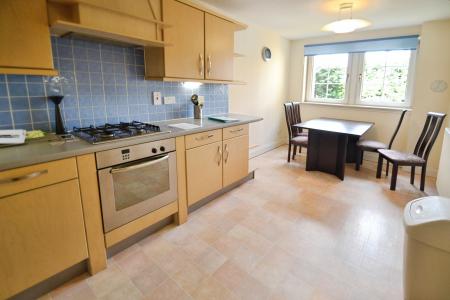 3 bedroom Flat to let in Powderhall Brae, Canonmills, Edinburgh, EH7