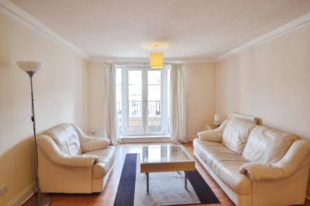 3 bedroom Flat to let in Powderhall Brae, Canonmills, Edinburgh, EH7