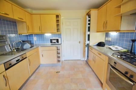 3 bedroom Flat to let in Powderhall Brae, Canonmills, Edinburgh, EH7